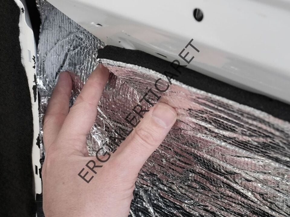 Araç Kaput Altı Yanmaz Folyolu Yalıtım Yapışkanlı 6mm 100cm x 100cm